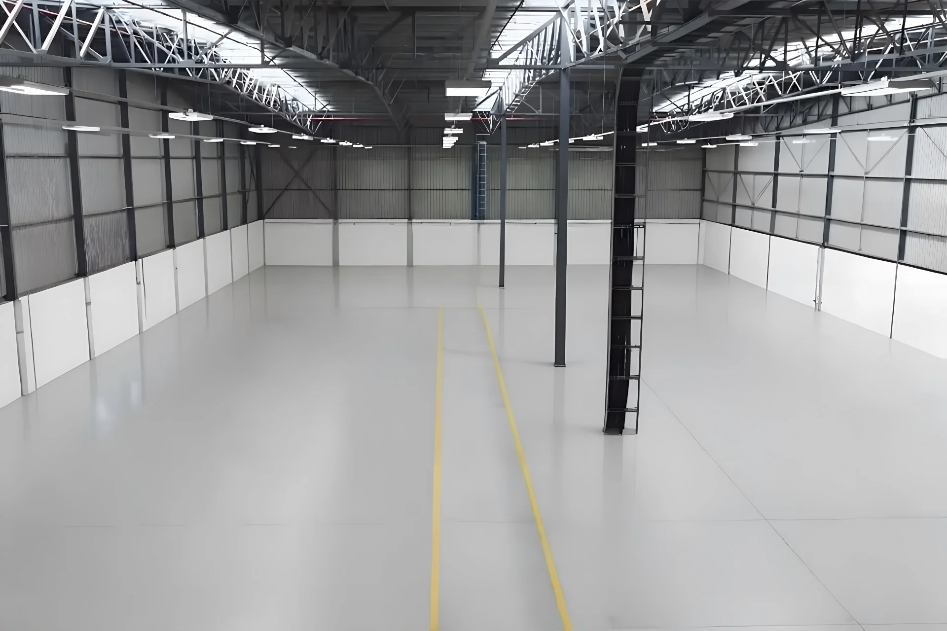 Depois da encenação virtual com IA armazém industrial com espaço de piso vazio