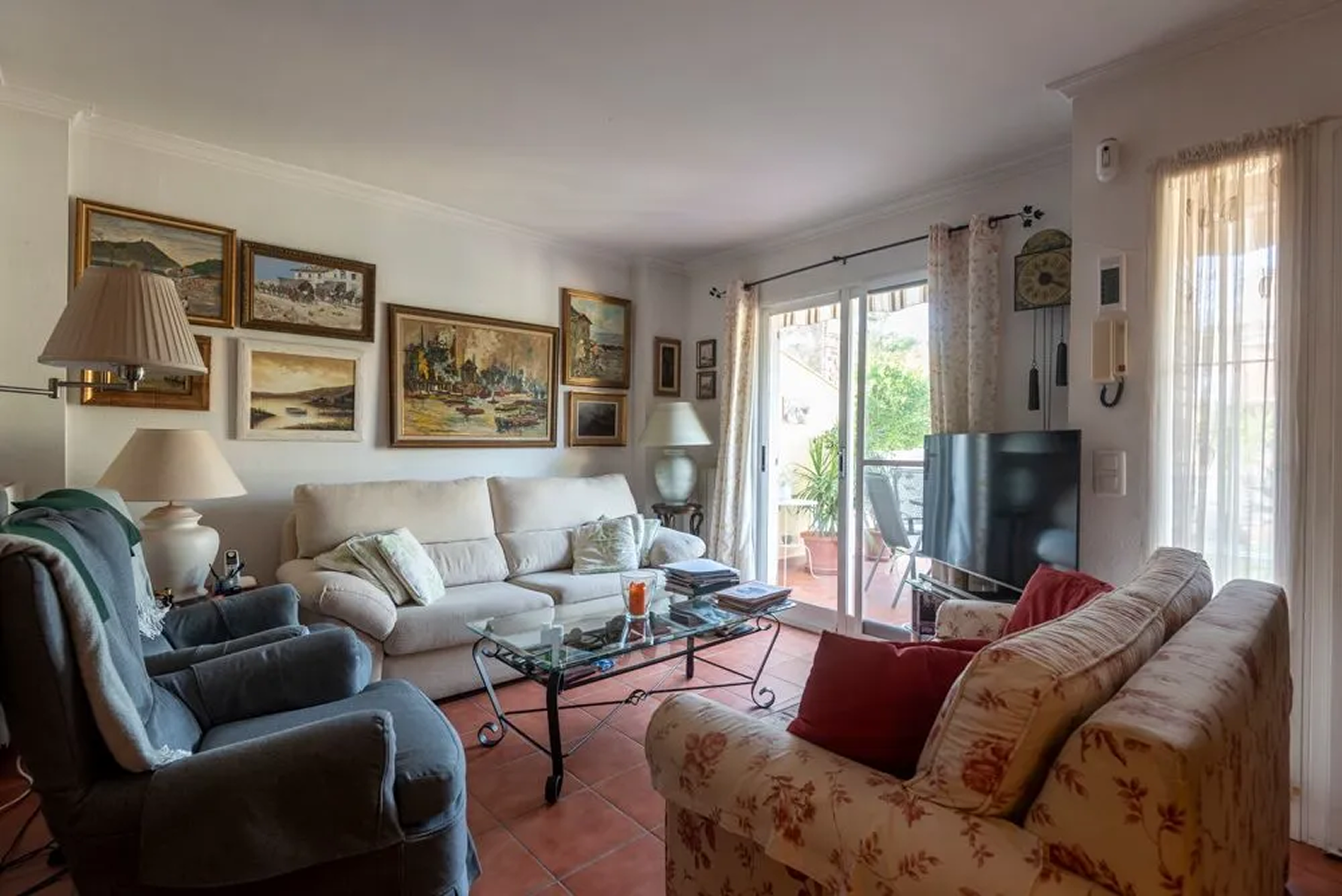 Interior staging example 2 before