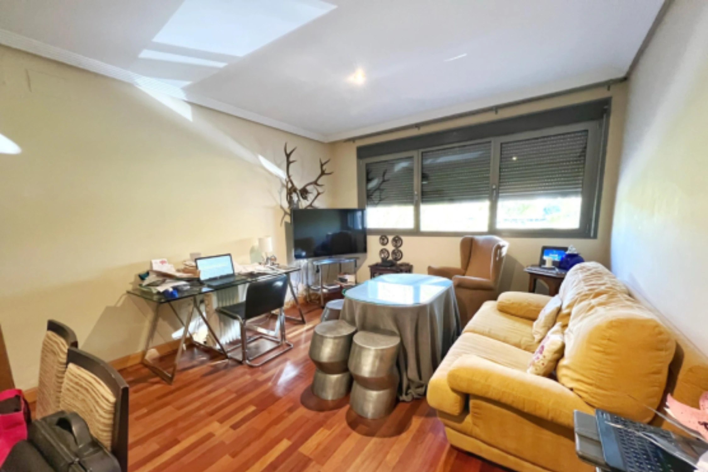 Decluttering & empty room example 4 - Before